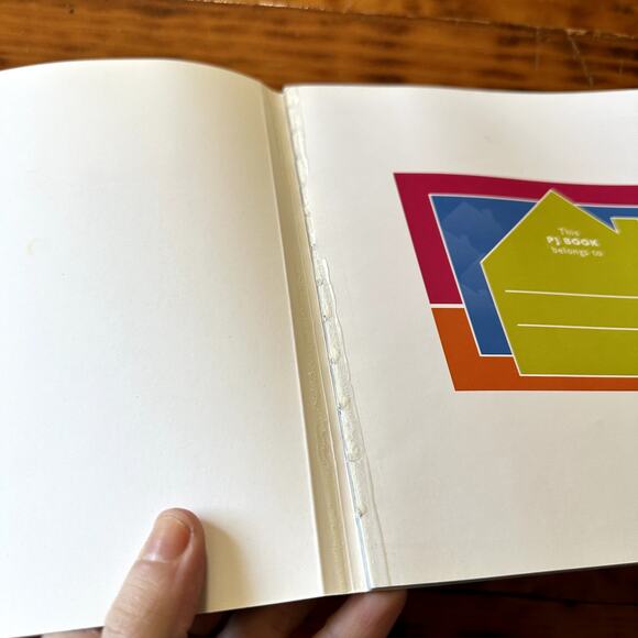 PJ Library Cakes & Miracles A Purim Tale Jewish Paperback Book - Picture 3 of 12